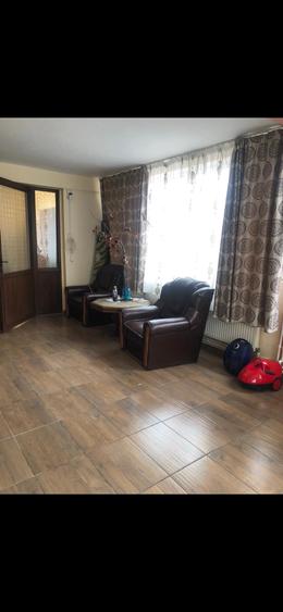 Casă cu 9 camere cu Teren 640 Mp în Agigea