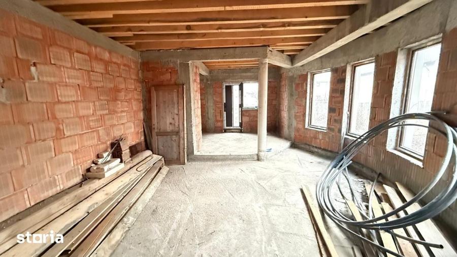 Casă cu 6 camere cu Teren 770 Mp în Câmpineanca