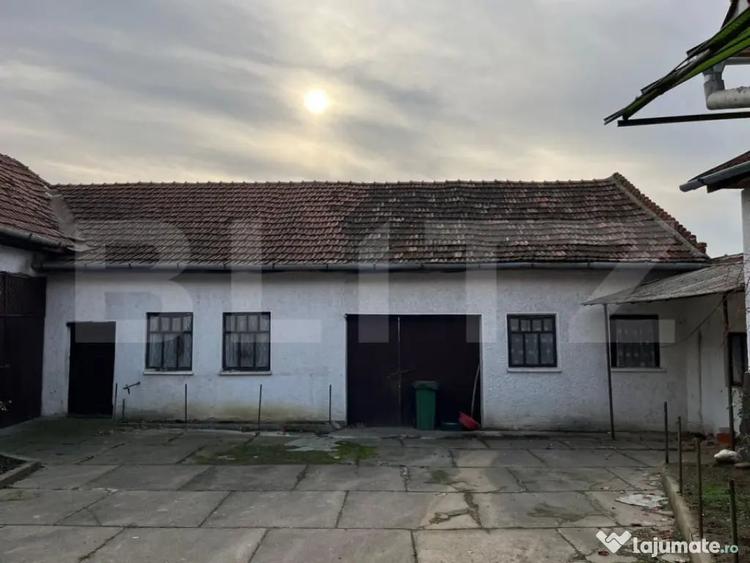 Casă cu 3 camere cu Teren 3000 Mp în Central