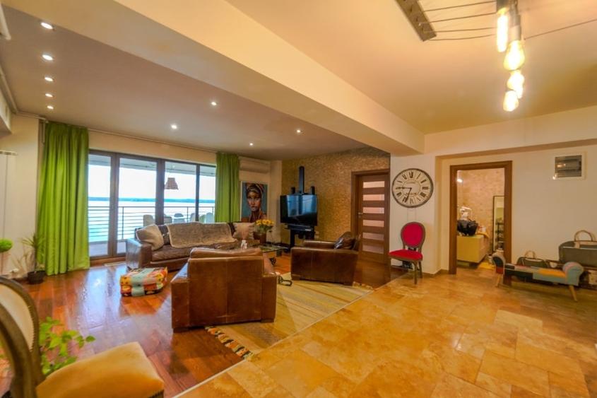 Apartament cu 3 camere semidecomandat, mobilat în Central