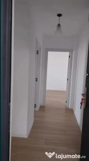 Apartament cu 2 camere decomandat în Florilor