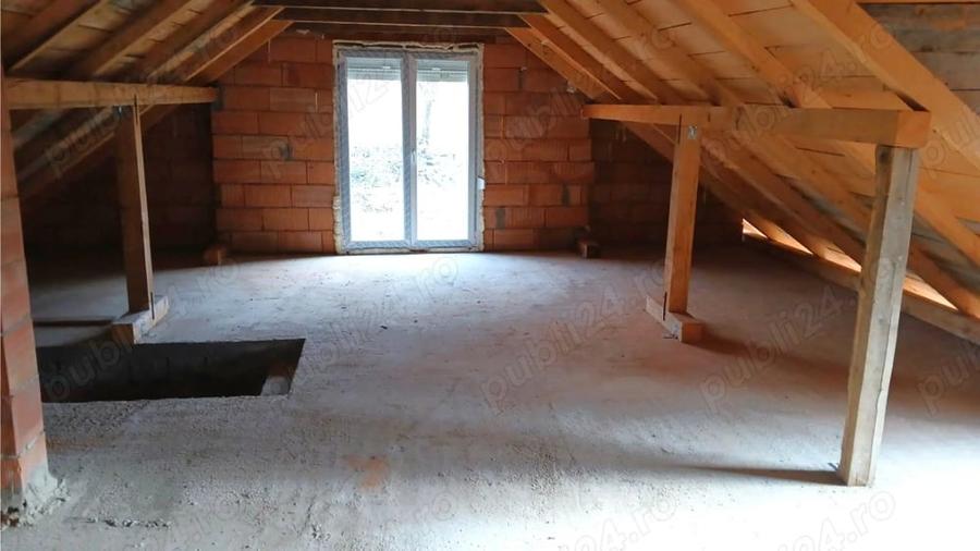 Casă cu 3 camere cu Teren 5581 Mp în Zorile