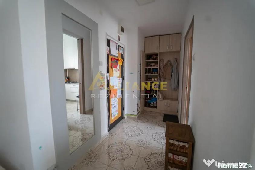 Apartament cu 2 camere semidecomandat în Berceni
