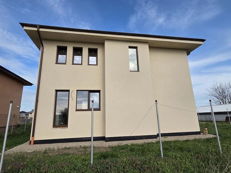 Casă cu 4 camere cu Teren 470 Mp în Central