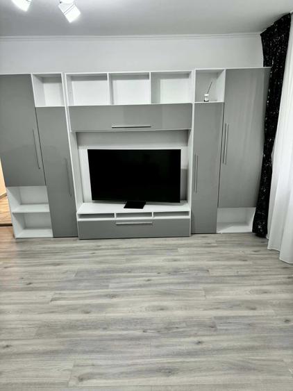 Apartament cu 2 camere semidecomandat în Craiovița Nouă