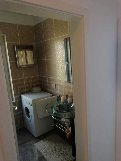 Apartament cu 3 camere decomandat în Exterior Vest