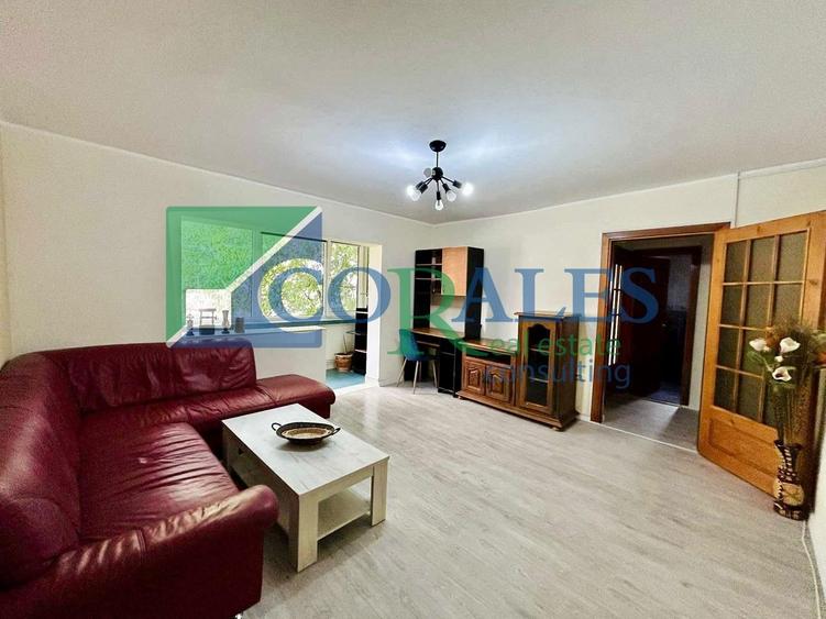 Apartament cu 3 camere semidecomandat, mobilat în Complex Studențesc