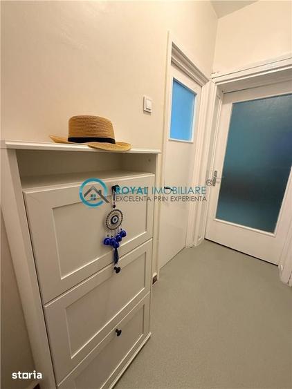 Apartament cu 3 camere semidecomandat în Democrației
