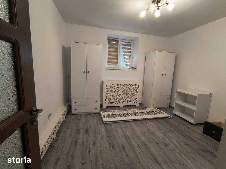 Apartament cu 3 camere decomandat, mobilat în Central