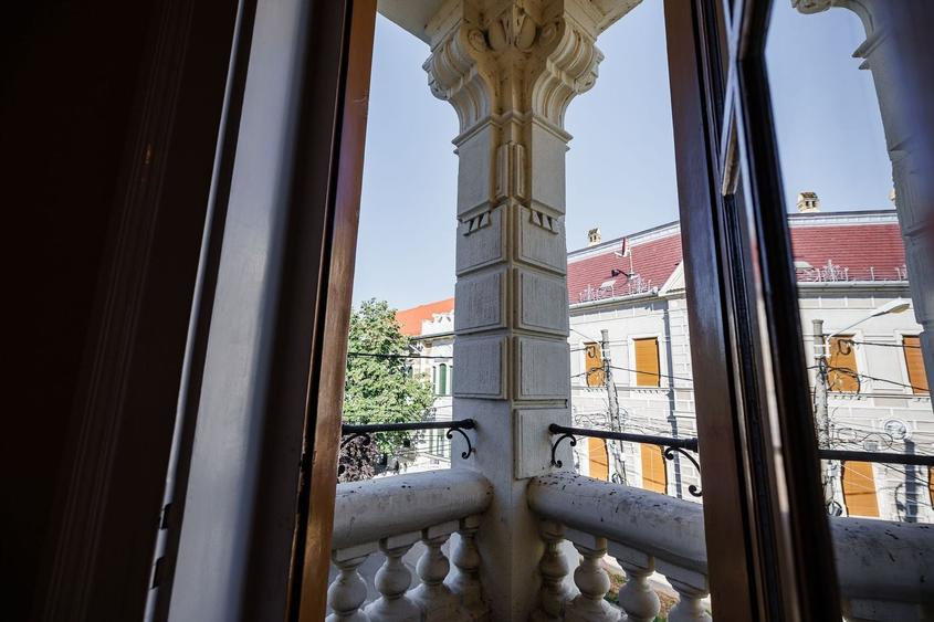 Apartament cu 3 camere semidecomandat, mobilat în Ultracentral