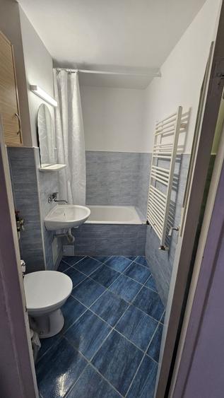 Apartament cu 3 camere decomandat în Micro 16