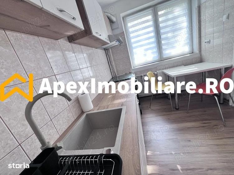 Apartament cu 3 camere semidecomandat în Giulești