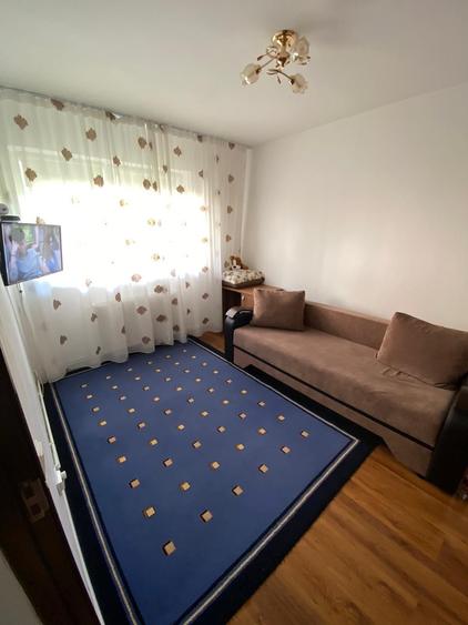 Apartament cu 3 camere decomandat în Craiter