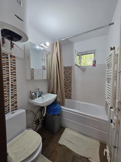 Apartament cu 2 camere semidecomandat, mobilat în Berceni