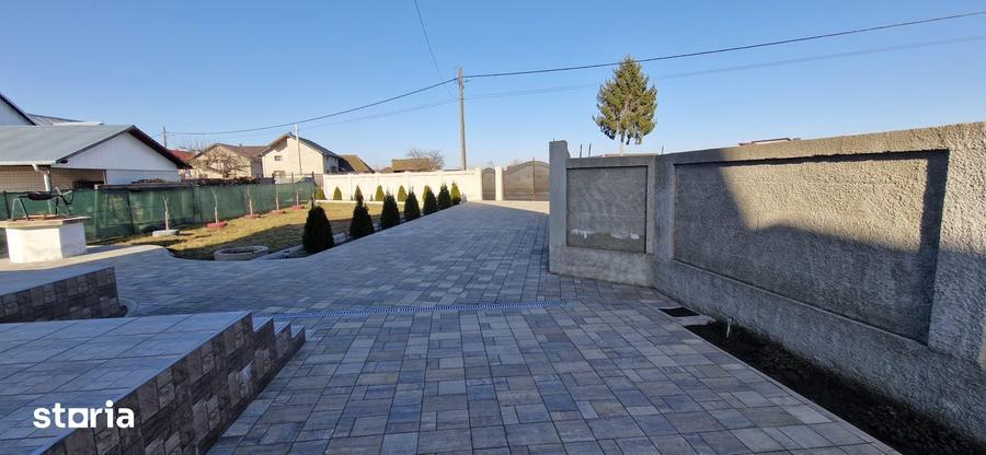 Casă cu 5 camere cu Teren 1400 Mp în Baia
