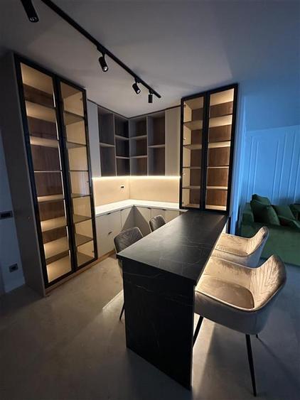 Apartament cu 4 camere semidecomandat, mobilat în Iancu Nicolae