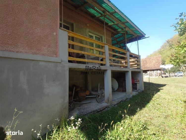 Casă cu 4 camere decomandat în Blăjeni