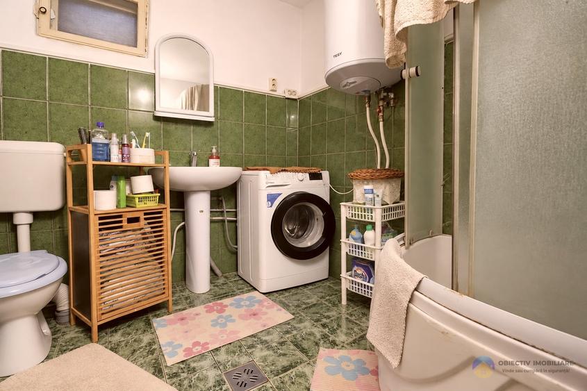 Casă individuală cu 4 camere cu Canalizare în Precista