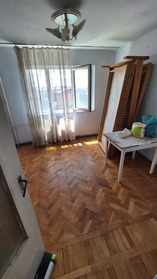 Apartament cu 3 camere în Cetate