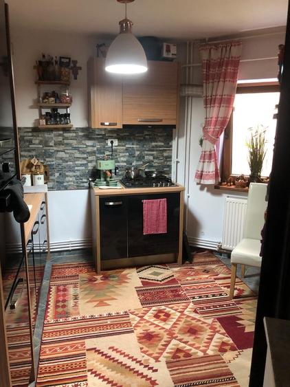 Apartament cu 3 camere decomandat în Cișmea