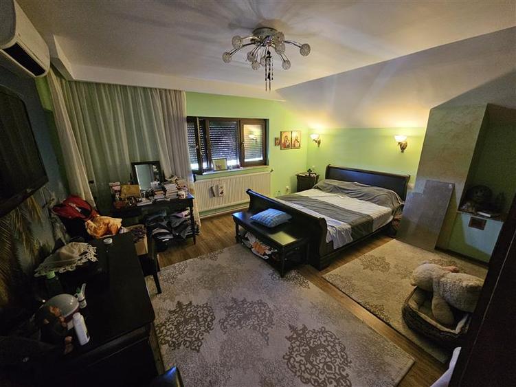 Casă cu 5 camere cu Piscina în Aroneanu