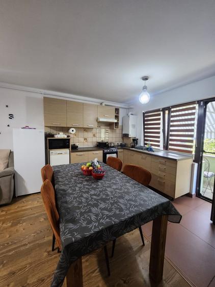 Apartament cu 3 camere, 61 mp, 2 balcoane, zona Florilor - 8