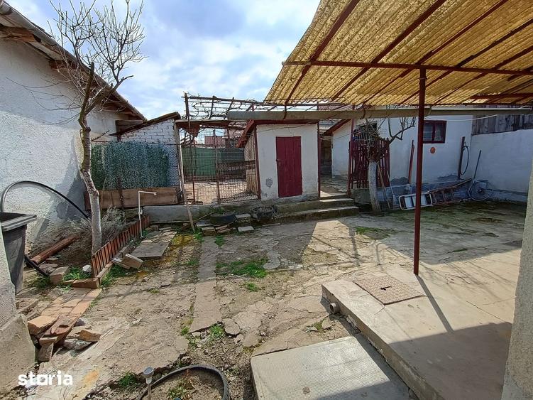 Casă cu 2 camere cu Teren 580 Mp în Central