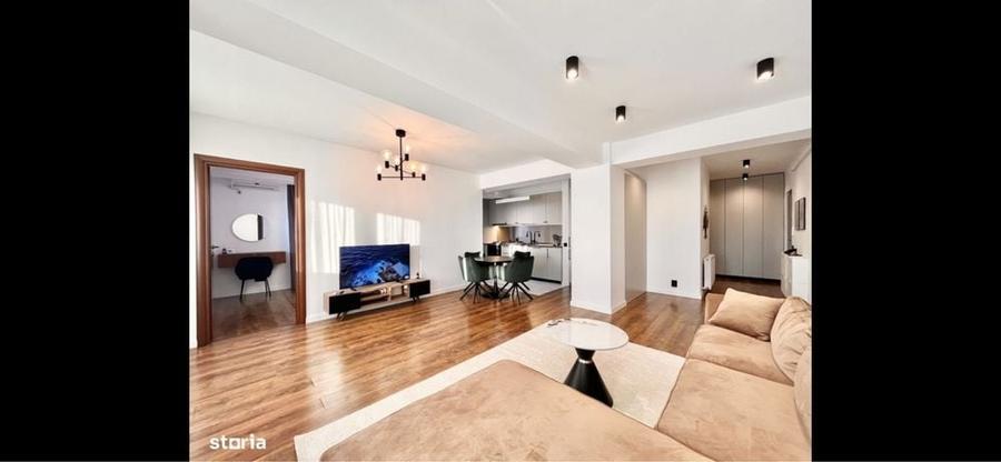 Apartament cu 3 camere semidecomandat în Parcul Carol