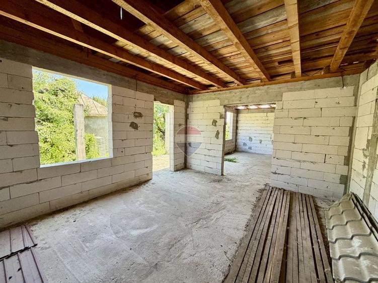 Casă individuală cu 3 camere cu Teren 2802 Mp în Țifești