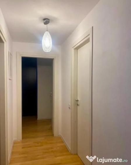 Apartament cu 3 camere semidecomandat în Străulești