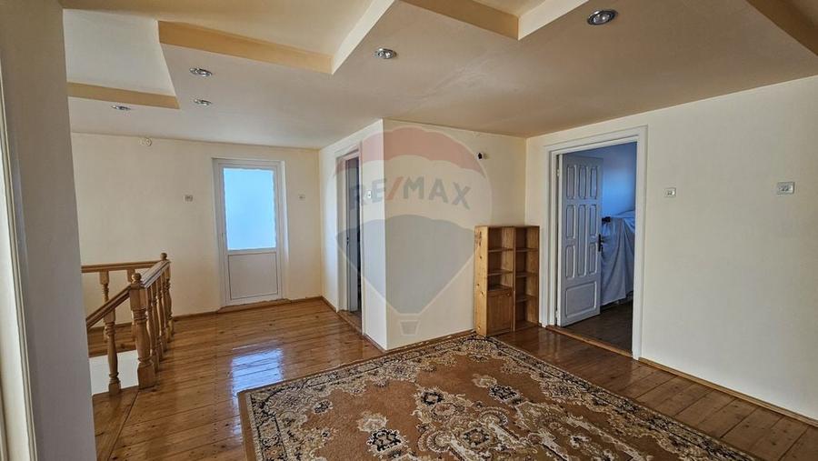 Casă cu 5 camere cu Teren 2078 Mp în Bogata