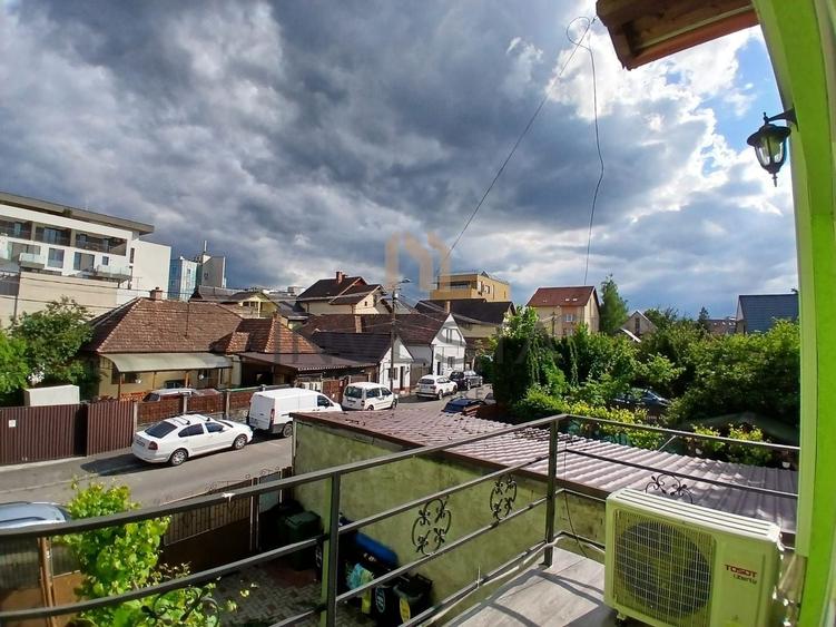Casă individuală cu 8 camere cu Canalizare în Gheorgheni