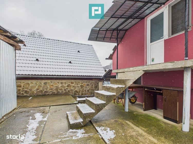 Casă cu 4 camere în Radna