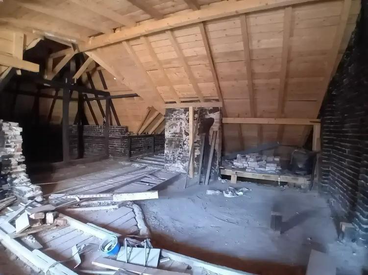 Casă cu 11 camere cu Teren 443 Mp în Vitan