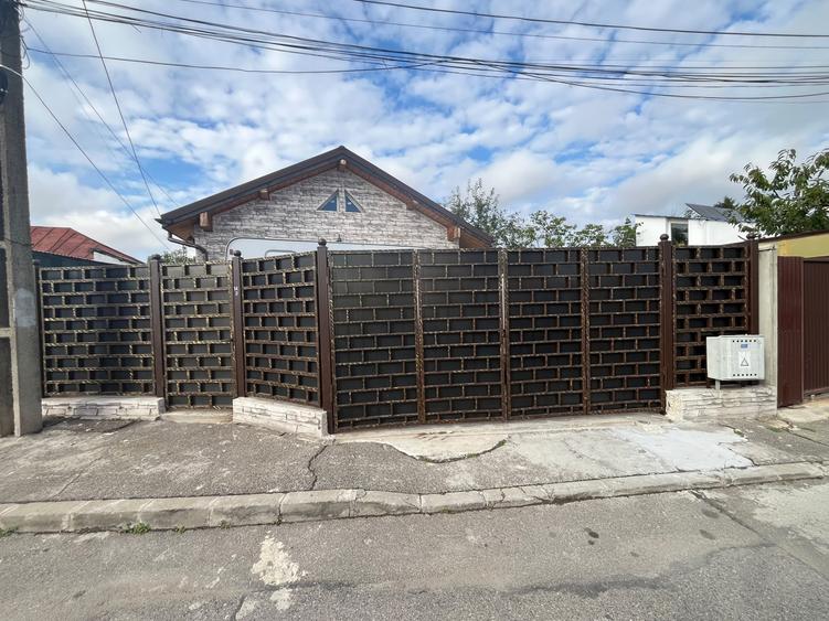 Casă individuală cu 4 camere cu Canalizare în Cățelu