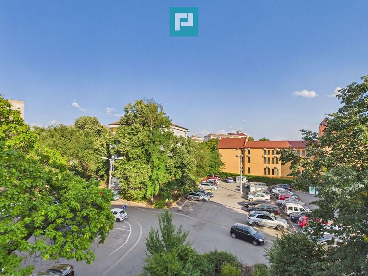 Apartament cu 3 camere decomandat, mobilat în Rogerius