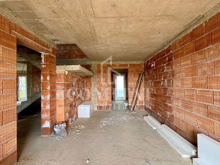 Casă individuală cu 5 camere cu Canalizare în Juc-Herghelie