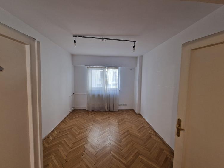 Birou, de 110 mp, în Universitate