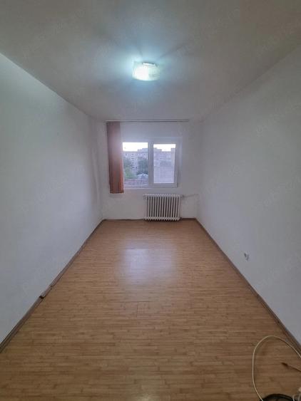 Apartament cu 3 camere semidecomandat în Șagului