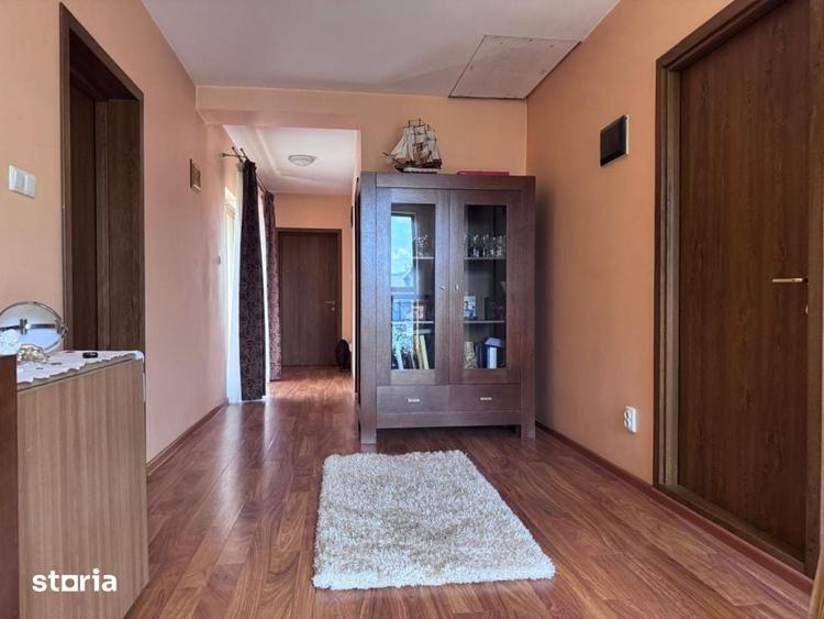 Casă cu 6 camere cu Teren 585 Mp în Bordei