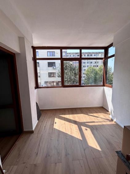 Apartament cu 2 camere decomandat în Olteni