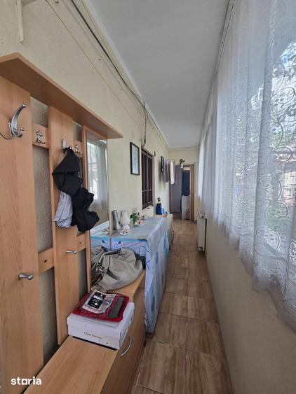 Casă cu 5 camere cu Teren 600 Mp în Andronache