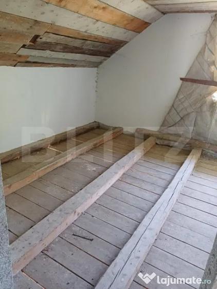 Casă cu 4 camere cu Teren 2200 Mp în Central