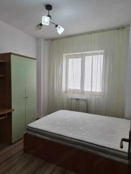 Apartament cu 3 camere semidecomandat în Tătărași