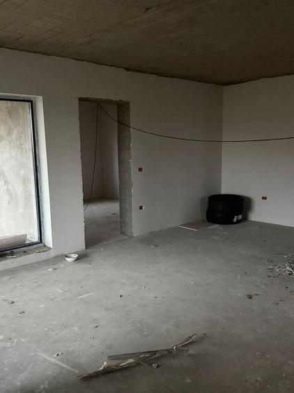 Casă cu 4 camere în Costi