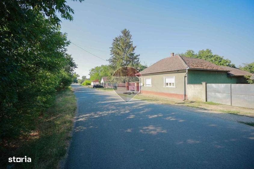 Casă cu 4 camere în Santăul Mare