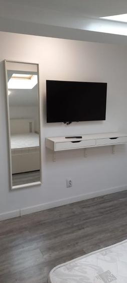 Apartament cu 4 camere semidecomandat în Unirii