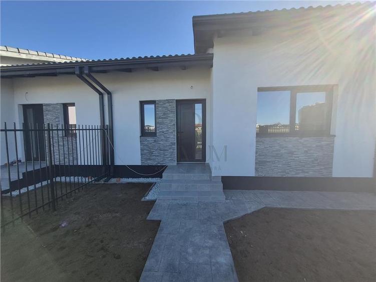 Duplex cu 3 camere cu Canalizare în Moșnița Nouă