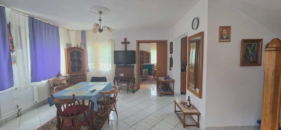 Casă individuală cu 5 camere cu Canalizare în Nord-Est