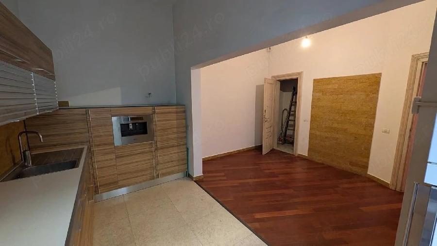 Apartament cu 4 camere nedecomandat în Central